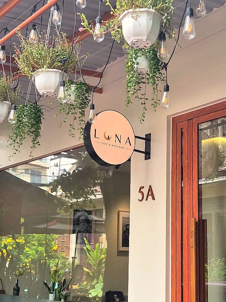 Bar Spend Luna — Café by day, wine bar by moonlight